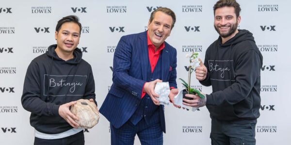 Jeffrey Javelona, Ralf Dümmel und Valentin Muckle mit Botanyia am Set von 