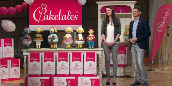 Nadine Brams und Georg Kessler bei ihrem Pitch für Caketales am Set von