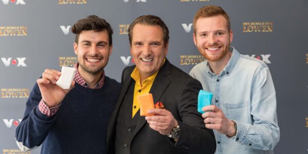 Christoph Lung, Ralf Dümmel und Johannes Lutz mit DUSCHBROCKEN am Set von 