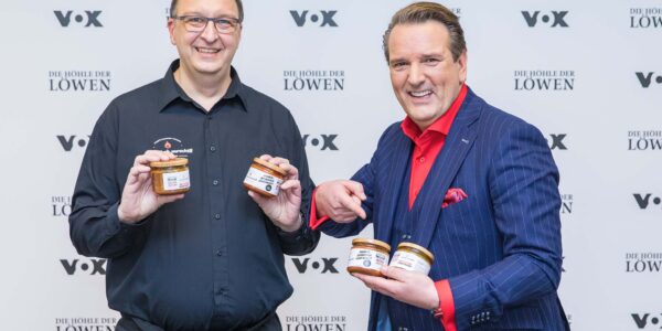 Marco Peters und Ralf Dümmel mit Iss doch WURSCHT! am Set von 