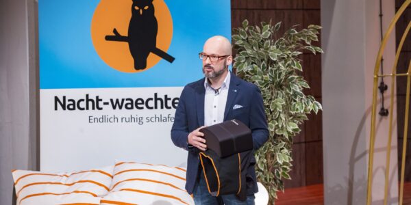 Marcus Ruoff bei seinem Pitch für Nachtwaechter am Set von