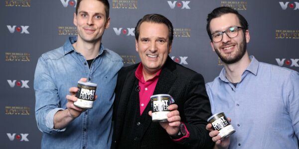 Johannes Schmidt, Ralf Dümmel und Deniz Schöne mit PAUDAR am Set von 