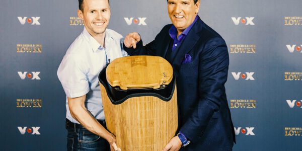 Alex Bächler und Ralf Dümmel halten PREZIT in den Händen