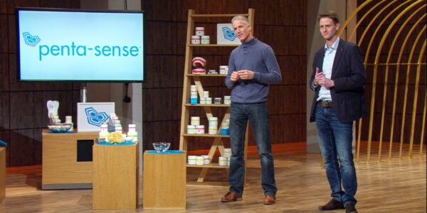 Randall Pitts und Philip Kirchhoff bei ihrem Pitch für penta-sense am Set vn