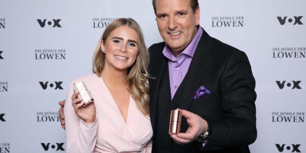 Denise Hahn und Ralf Dümmel mit dem SUMMERSAVER am Set von 