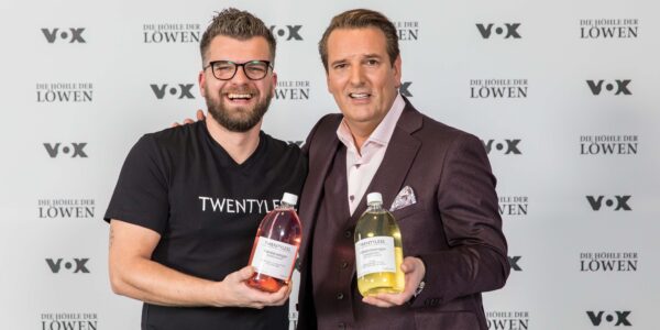 Eike Meyer und Ralf Dümmel mit TWENTYLESS am Set von 