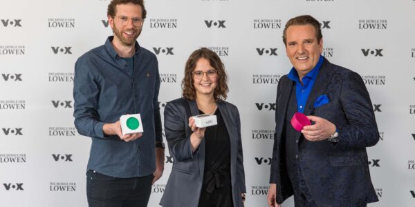 Dennis Krey, Carina Frings und Ralf Dümmel mit Udo am Set von 