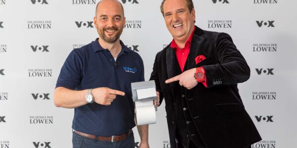 Thorsten Homma und Ralf Dümmel mit bideo am Set von 