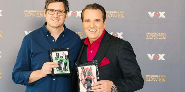 Dr. Carl Heinze und Ralf Dümmel mit carryyygum am Set von 