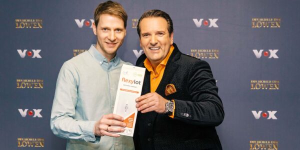 Alexander Schophoff und Ralf Dümmel mit flexylot am Set von 