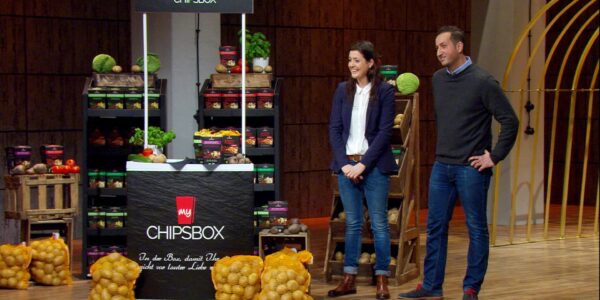 Ebru Kaynak und Erol Kaynak bei ihrem Set für my CHIPSBOX am Set von