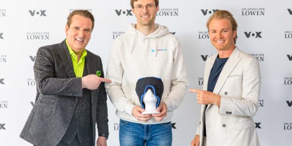 Ralf Dümmel, Fabian Karau und Nico Rosberg mit mysleepmask am Set von 